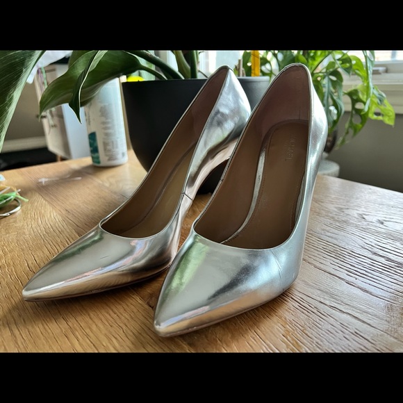 Michael Kors - Keke Leather Pump - Picture 2 of 4
